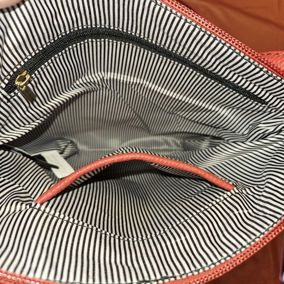 Vegan Crossbody Bag by Deluxity L.A. Red w/Front Tassels New w/Tags Lightweight - Picture 5 of 8